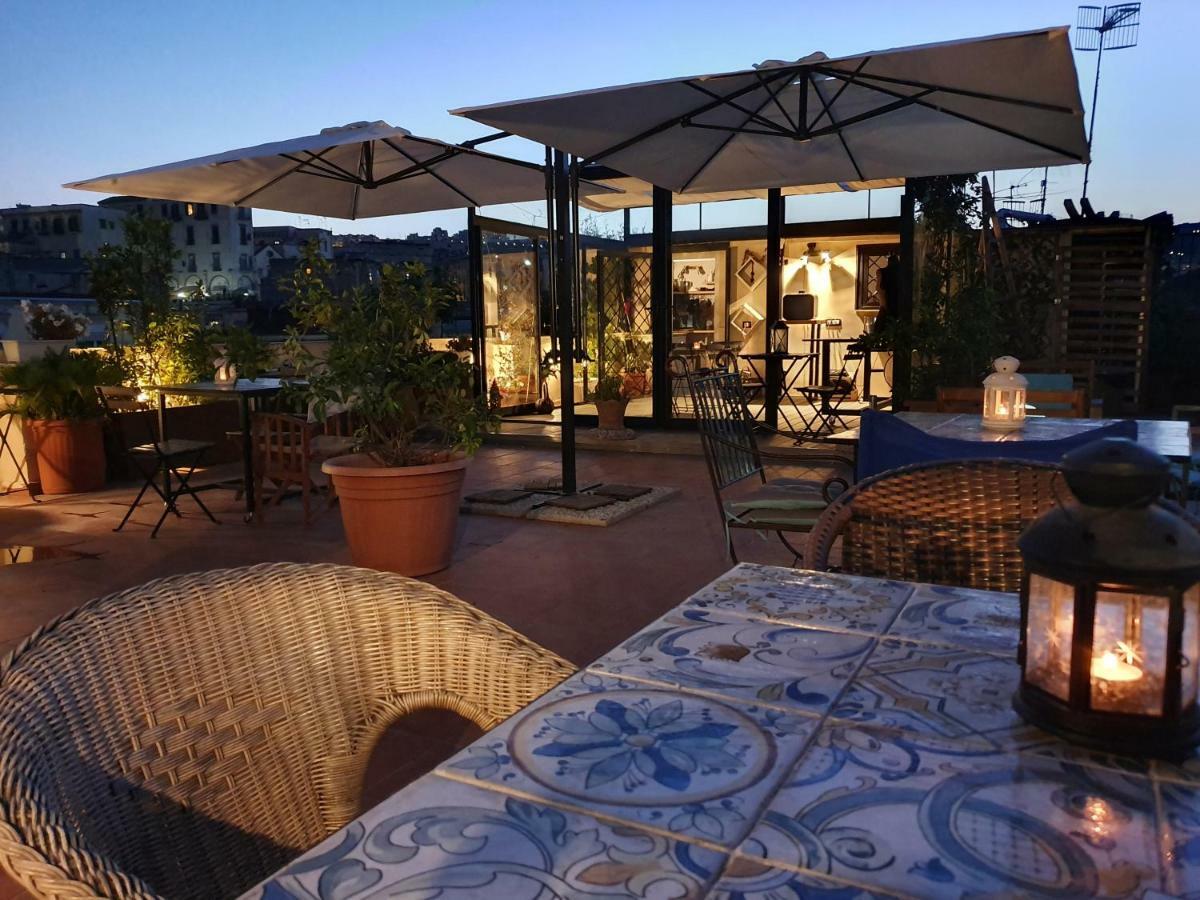 The Spanish Palace, Suites, Rooms, Apartments & Terraces Nápoles Exterior foto